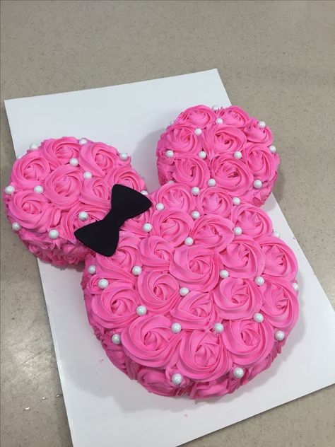 Minnie Mouse Cupcake Cake, Minnie Mouse Smash Cake, Minnie Mouse Cupcake, Tårta Design, Princess Food, Minnie Mouse Birthday Theme, Twodles Birthday, Minnie Mouse Birthday Party Decorations, Minnie Mouse First Birthday