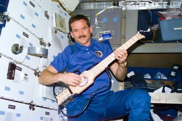 Canadian Astronaut Will Strum Christmas Carols in Space Music Tweets, Chris Hadfield, Happy Canada Day, O Canada, Canadian History, Power Of Social Media, Space Program, International Space Station, To Infinity And Beyond