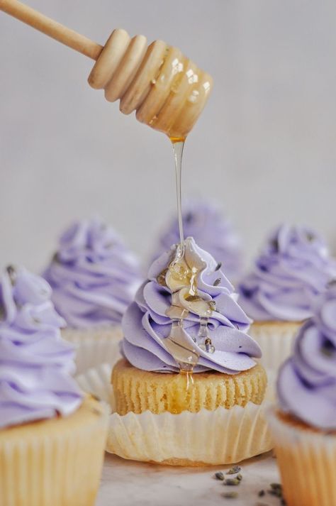 Lavender Honey Cupcakes, Honey Cupcake Recipe, Fancy Cupcake Recipes, Lavender Brunch, Lavender Desserts, Lavender Food, Lavender Dessert, Honey Cupcakes, Lavender Cupcakes