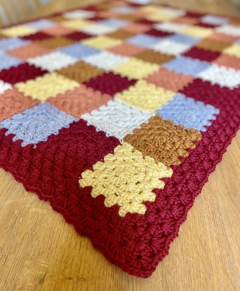 Crochet Swirl, Kare Motif, Granny Stripe Blanket, Joining Granny Squares, V Stitch Crochet, Modern Crochet Blanket, Crochet Square Blanket, Crochet Blanket Designs, Crochet Blog