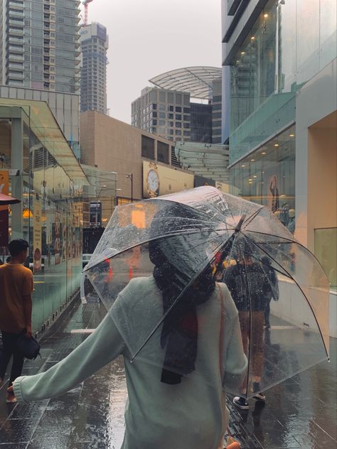 aesthetic, rain, umbrella, hijab, vintage, girl Umbrella Aesthetic, Hijab Vintage, Aesthetic Rain, Girl In Rain, Girl With Umbrella, Umbrella Photography, Rain Photo, Rain Wallpapers, Rain Umbrella