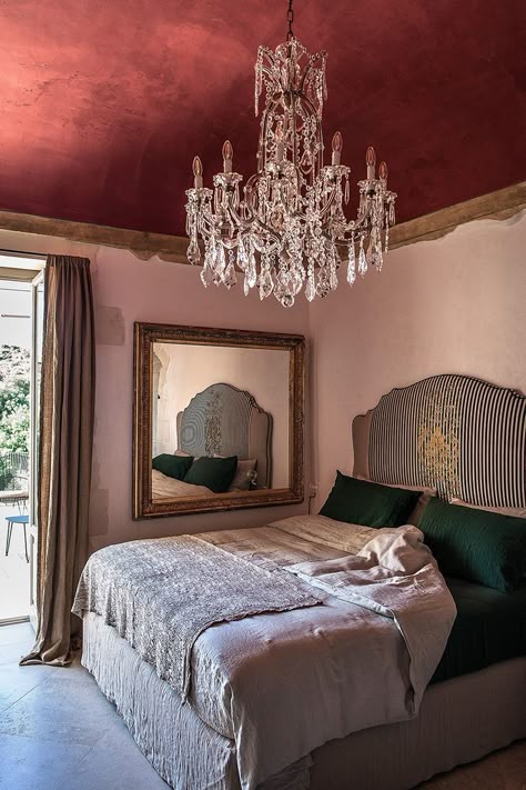 Eclectic Chic, Tuscan Design, Design Toscano, Design Del Prodotto, Stunning Interiors, French House, Pink Walls, New Room, Picture Gallery