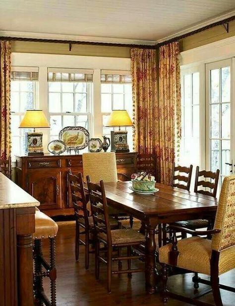 American Colonial Interior, Dining Room Decor Traditional, Balinese Decor, French Country Dining Room, Colonial Interior, Dining Room Curtains, Country Dining Rooms, French Country Dining, Interior Decorating Styles