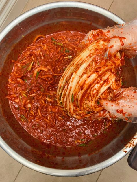 Spicy Kimchi, Aesthetic Kimchi, Korean Soul Food, Cooking Korean Food, Korean Spicy Food, Homemade Kimchi, Kimchi Aesthetic, Aesthetic Korean Food, Korean Food Aethstetic