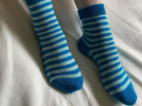 Knitting Abbreviations, Sock Knitting, Socks Pattern, Knitting Needles Sizes, Sock Knitting Patterns, Free Socks, Knitting Books, Knit In The Round, Knitted Slippers