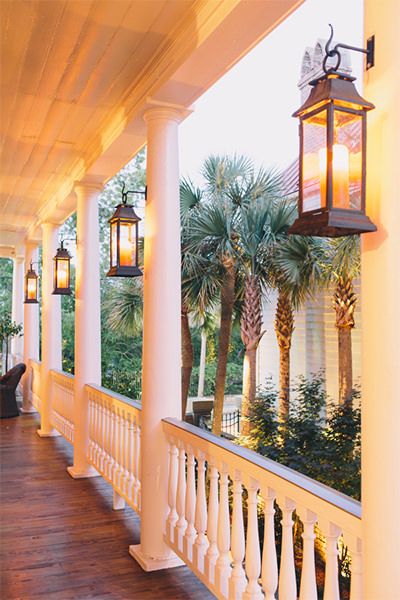 Gather's Local Gem Charleston interview with Rebecca Wesson Darwin of Garden and Gun magazine on the charms of southern living. Farmhouse Front Porch Decorating, Farmhouse Front Porch Decor, Veranda Design, Farmhouse Porch Decor, Building A Porch, Summer Front Porches, Farmhouse Front Porches, Farmhouse Porch, Farmhouse Front