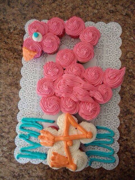 Flamingo cake Tropisk Fest, Pull Apart Cupcake, Cupcakes Flores, Flamingo Cupcakes, Cupcakes Design, Pink Flamingo Party, Pull Apart Cupcake Cake, Pull Apart Cake, Cake Pulls