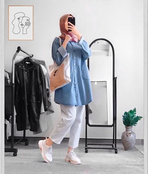 Denim Muslimah Hijab Outfit, Denim Outfits For Women Hijab, Denim Dress Hijab Outfit, Denim Shirt Hijab Outfit, Denim Style Hijab, Hijab With Shirt, Uni Outfits Hijab, Gossip Girl Outfits, Modest Casual Outfits