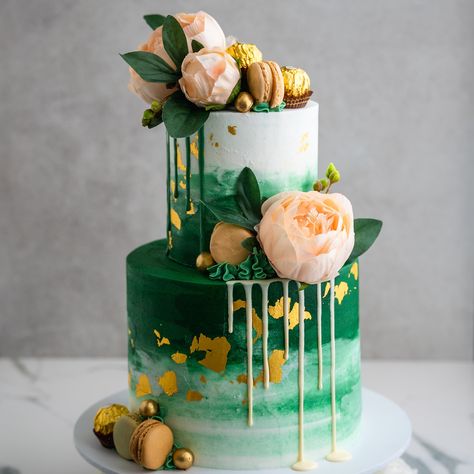 Emerald Wedding Cake, Wedding Cake Emerald Green, Elegant Birthday Cake, Fancy Birthday Cakes, Green Birthday Cakes, Birthday Cake Tutorial, Cake Designs For Girl, Green Wedding Cake, Buttercream Cake Decorating