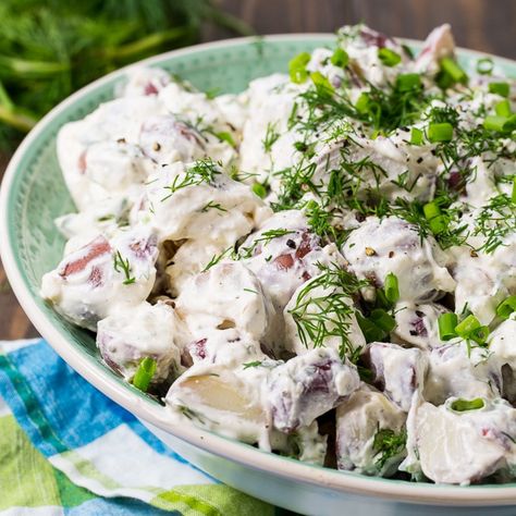 Creamy Dill Potato Salad Potato Salad With Mayo, Ranch Dressing Potato Salad, Potato Salad Mayonnaise, Dill Potato Salad, Potato Salad With Apples, Dill Potato, Potato Salad Mustard, Potato Salad Dill, Dill Potatoes