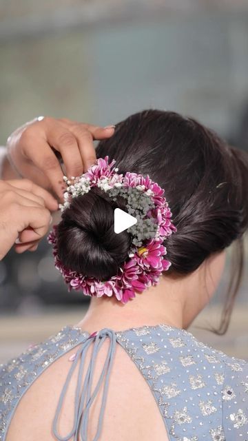 SHEENA J KAUR  👳‍♀️🧿 on Instagram: "Floral buns are often chosen for special occasions such as weddings, proms, or festivals. They add an elegant and romantic touch to the overall look, making them popular choices for formal events…  🧿🌸 28 DAYS PROFESSIONAL MAKEUP HAIR NAIL EYELASHES EXTENSIONS COURSE!!  🧿 DATE 20 APRIL 🧿 CALL 8949164265 & 9911882148  💥🏡 ROOMS ARE AVAILABLE ON SHARING BASIS AS WELL ( Pre bookings only)   #delhimakeupacademy #makeupcourse #sheenakaurmakeovers #nailextensions #eyelashextensions" Hair Buns For Medium Hair, Webinar Ideas, Hair Bun Design, Floral Bun, Engagement Hair, Eyelash Extension Course, Hairstyles For Indian Wedding, Eyelashes Extensions, Engagement Hairstyles