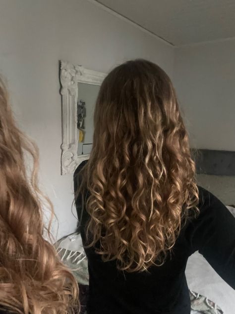 Highlights Curly Hair, Blonde Wavy Hair, Blonde Curly Hair, Dirty Blonde Hair, Dark Blonde Hair, Wavy Curly Hair, Curly Hair Inspiration, Curly Hair Routine, Long Blonde