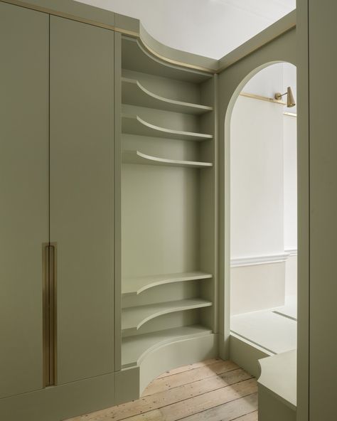 https://www.archdaily.com/949124/upper-wimpole-street-apartment-jonathan-tuckey-design/5f7d18b063c0170a91000174-upper-wimpole-street-apartment-jonathan-tuckey-design-photo?next_project=no Minimal Apartment, Interior Renovation, Design Bedroom, Architectural Details, Wardrobe Design, London United Kingdom, Architectural Elements, Walk In Closet, Dressing Room