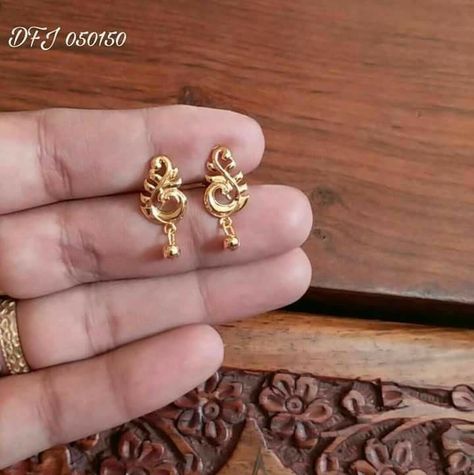 Small Ear Rings Gold, Daily Use Earings Design Gold, Ear Rings For Kids, Simple Ear Rings, Gold Ear Rings Designs, Ear Rings Gold Indian, Ear Ring Design, Ear Rings Gold, Earrings Gold Indian