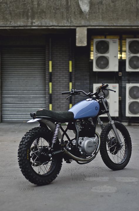 Yamaha SR500 by Auto Fabrica Virago Cafe Racer, Xjr 1300, Yamaha Cafe Racer, Tracker Motorcycle, Moto Yamaha, Мотоциклы Cafe Racers, Flat Tracker, Motorcycle Decor, Cafe Bike