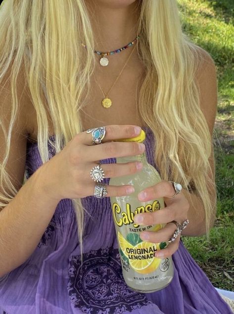 Looks Hippie, Granola Girl, Summer Feeling, Summer Dream, New Energy, Instagrammer, How To Pose, Beach Girl, Britney Spears