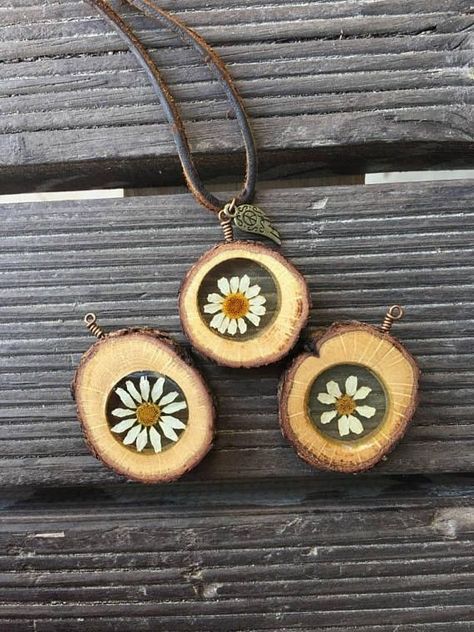 Seni Resin, Real Flower Necklace, Terrarium Necklace, Necklace Wood, Resin Jewelry Diy, Resin Jewelry Making, Daisy Necklace, Flower Gardens, Web Images