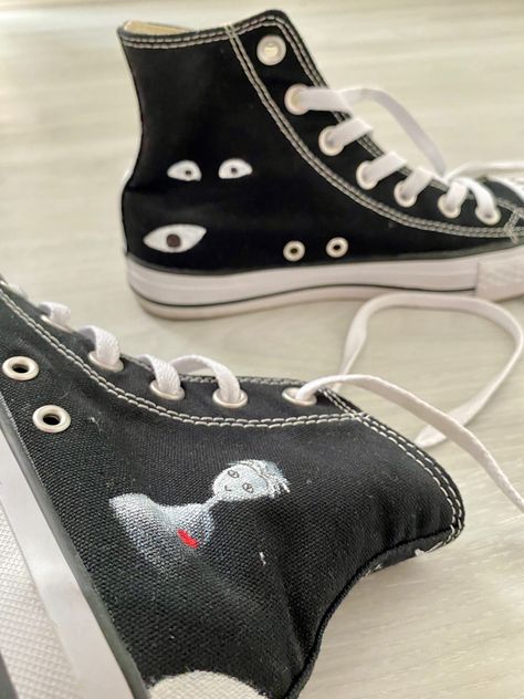 Decorating Converse Shoes, Converse Designs Diy Grunge, Black Converse Custom Ideas, Converse Designs Diy Paint, Diy Converse Shoes Paint, Painted Converse Ideas, Nox Core, Writing On Converse, Alt Converse