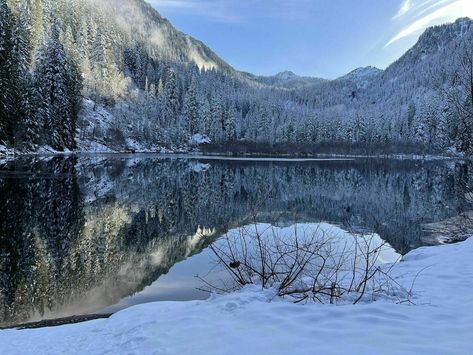 This easy day hike leads to one particularly beautiful destination. Washington Vacation, Trout Lake, Washington Hikes, Washington Travel, Beautiful Hikes, Oregon Washington, Alpine Lake, Easy Day, To The Mountains