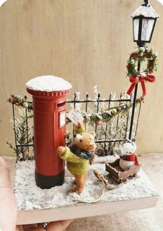 Jul Diy, Christmas Diorama, Christmas Shadow Boxes, Dollhouse Christmas, Christmas Hacks, Handmade Christmas Decorations, Post Box, Miniature Christmas, Christmas Scenes