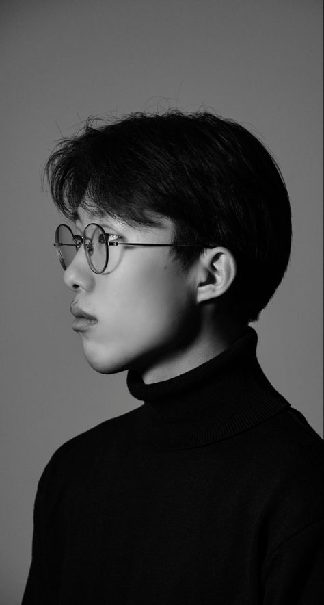 Asian Guy Hair, Black And White Side Profile, Circle Glasses Aesthetic, Hair Inspo Aesthetic, Boy Korea, Korean Guy, Korean Male Models, Aesthetic Glasses, Side View Drawing