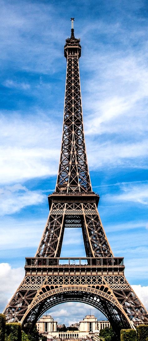 Famous Landmarks in Europe! Famous Landmarks Aesthetic, Famous Places Around The World, Famous Landmarks Around The World, Landmarks Of The World, European Landmarks, Europe Building, Jennette Margarita, World Famous Places, Europe Landmarks