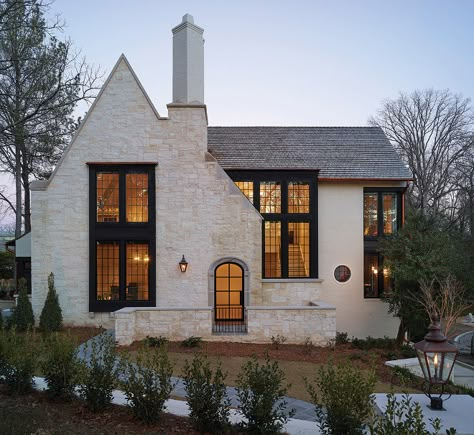 White Brick House, Dress Models, Modern Farmhouse Exterior, Tudor House, Black Windows, Modern Cottage, White Brick, Architecture Interiors, Interior Modern