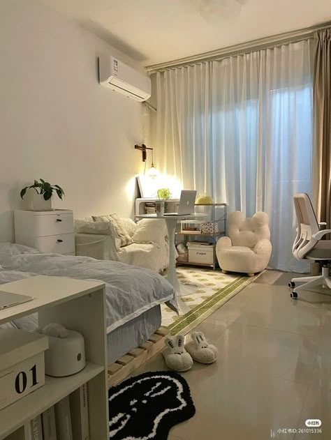 Mini Office, Pinterest Room Decor, Study Room Decor, Redecorate Bedroom, Makeover Bedroom, Minimalist Room, Dream House Rooms, Cozy Room Decor, Beautiful Bedroom