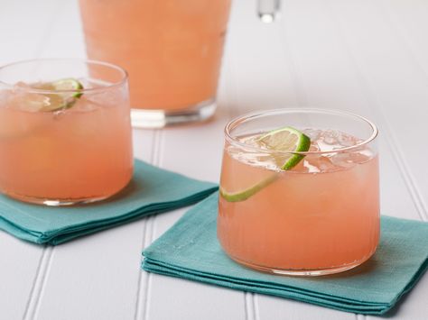 Mexican Punch recipe from Ree Drummond via Food Network Mexican Punch Recipe, Punch Recipes Alcoholic, Mexican Punch, Orange Punch Recipes, Strawberry Margarita Recipe, Ree Drummond Recipes, Orange Punch, Frozen Limeade, Sunny Anderson