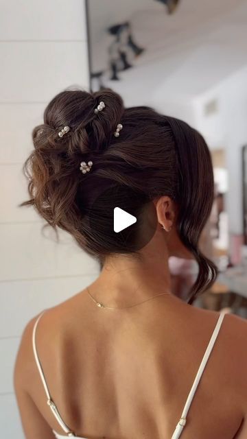 Bun With Pearls, Jay Kay, Pearl Bridal Hair, Bridal Hair Pins Pearl, Bridal Bun, High Bun, Pearl Pin, Pearl Bridal, Bridal Hair Pins