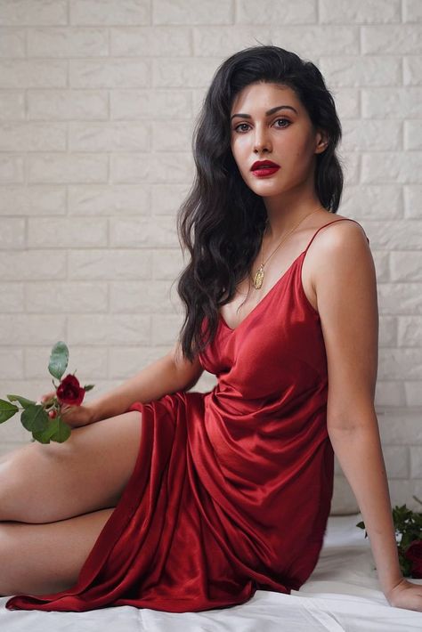 Amyra Dastur | cute indian actress | cute Bollywood actress Amyra Dastur, Akshay Kumar, South Actress, Face Images, Hottest Pic, Instagram Models, Desi Beauty, Girl Face, Bollywood Actress