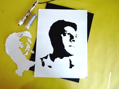 Silhouette Stencil Art, Stencil Art Portrait Faces, Photo To Stencil, Stencil Techniques, Scrollsaw Patterns, Silhouette Photo, Airplane Crafts, Art Stencils, Portrait Tutorial