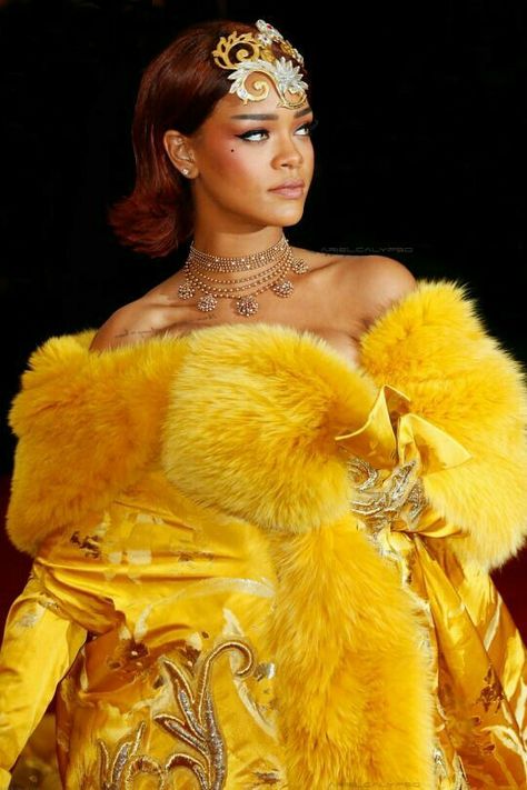 Rihanna Red Carpet, Rihanna Outfits, Rihanna Style, Bad Gal, Rihanna Fenty, Gala Dresses, Yellow Aesthetic, Fashion Baby, Mellow Yellow