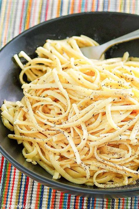 Pasta with Egg and Cheese is a quick, tasty, and budget-friendly meal. Get the easy recipe you can make in a few minutes. Enjoy a comforting bowl of pasta tossed with eggs, parmesan cheese and garlic. #pastarecipes #eggs #parmesan #quickandeasy #weeknightdinner #dinnerfortwo #garlic Pasta With Egg, Best Pasta Dishes, Egg Pasta, Egg And Cheese, Pasta Carbonara, Parmesan Pasta, Copykat Recipes, Eggs Recipe, Drying Pasta