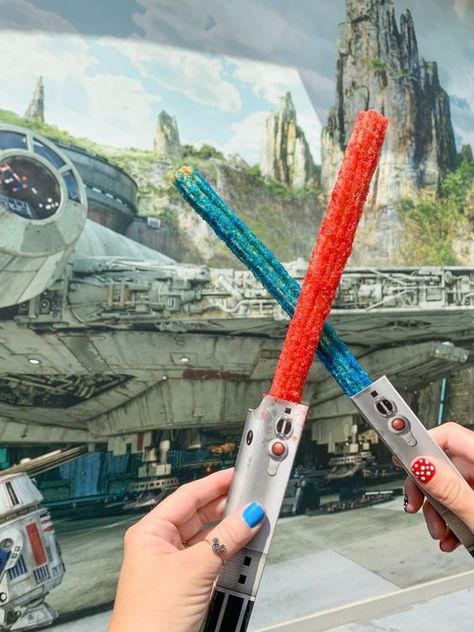 Star Wars Land, Disneyland Star Wars, Disneyland Planning, Disney Photo Ideas, Disney World Pictures, Disneyland Food, Disney Treats, Disney World Food, Disneyland Tips