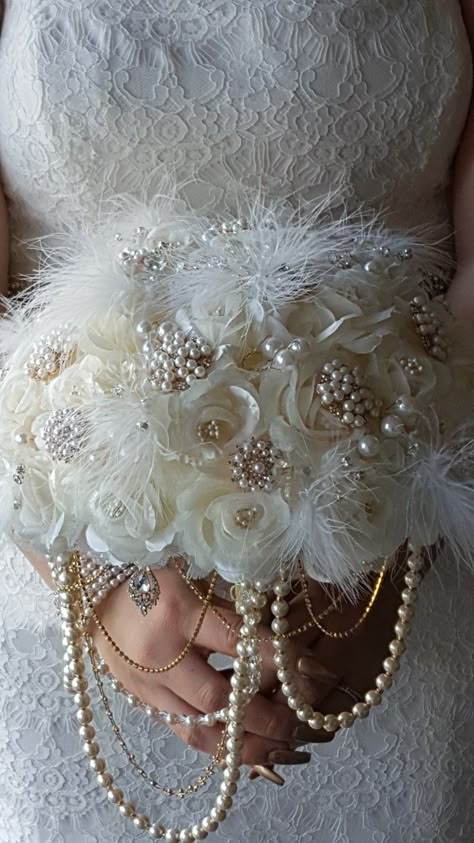 Great Gatsby Bridal Bouquet, 1920s Wedding Boquet, Great Gatsby Wedding Dresses, Art Deco Bouquet Wedding, Gaspy Wedding Ideas, Gatsby Bouquet, Vintage Wedding Bouquet Gatsby, 1920s Wedding Theme Gatsby, 1920 Wedding Flowers