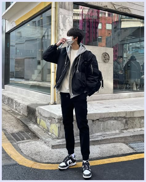 Mens Asian Fashion Streetwear, Asian Street Style Men Korean Fashion, Street Fashion Korea, Korean Street Fashion Mens, Bf Outfits, Boyfriend Outfits, Winter Outfits Men Streetwear, Korean Men Fashion, Sporty Outfits Men