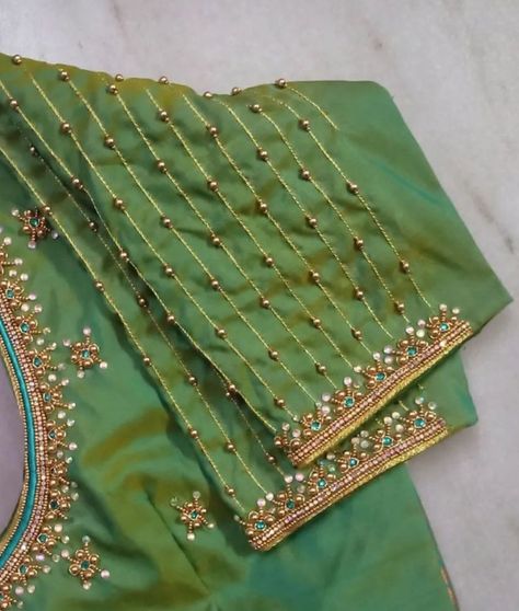 Embroidery Drawings, Maggam Blouses, Blouse Designs Pattern, Friendship Photography, Gold Work Embroidery, Aari Design, Latest Blouse Designs Pattern, Maggam Work Designs, New Saree Blouse Designs