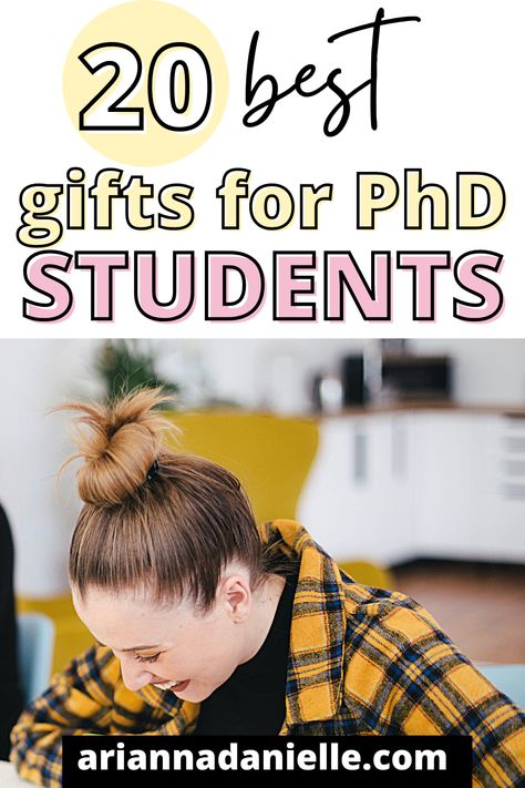 What should you give a uni student, college student, or phd student for their birthday or graduation? Check out this guide for tech gifts for phd students and grad students that they’re sure to love. This article has the 10 best tech gift ideas for college students. Gifts For Phd Students, Gifts For Phd Graduate, Gifts For University Students, Phd Gift Ideas, Phd Interview, Gifts For Grad Students, Phd Motivation, Phd In Education, Grad School Tips