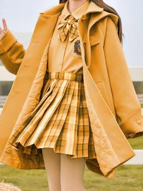 Yellow Uniform Aesthetic, Hufflepuff Outfit Uniform, Hogwarts Uniform Hufflepuff, Hogwarts Uniform Aesthetic, Hufflepuff Outfit Aesthetic, Hufflepuff Aesthetic Outfits, Hufflepuff Uniform, Hufflepuff Outfit, Hogwarts Uniform