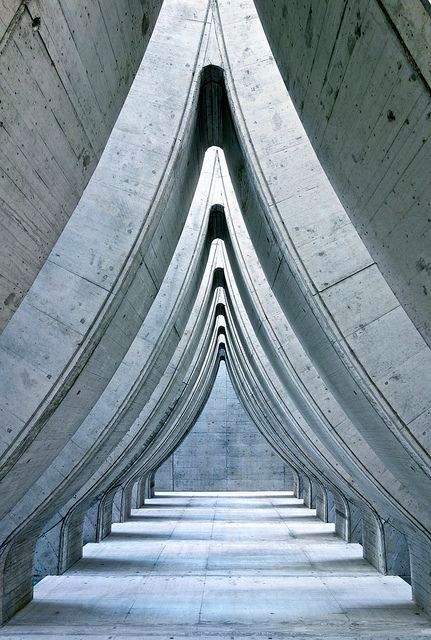 A concrete carpark roof at Sihlcity Mall, Zurich. Architect: Theo Hotz, photo: Desideria via @flickr. Architecture Art Nouveau, Concrete Architecture, Brutalist Architecture, Structure Architecture, Space Architecture, Gothic Architecture, Futuristic Architecture, Brutalism, Architectural Inspiration