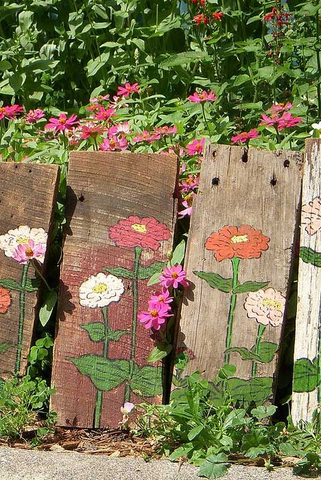 • enchanted garden • Creative Fences, Garden Murals, Window Decorating, Zinnia Garden, Flowers Painted, Fence Art, Wooden Boards, Fence Paint, Special Flowers