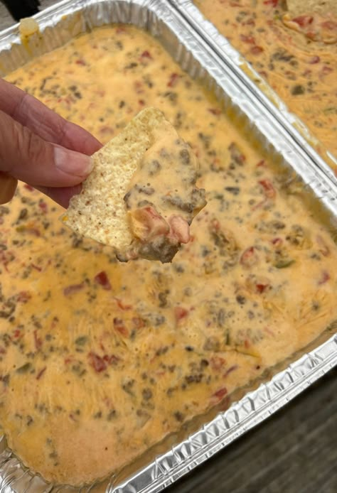 A smoky and creamy flavor, this Blackstone smoked queso recipe is better than your local restaurants and will have guests asking for more. Griddle Queso, Easy Blackstone Sides, Black Stone For A Crowd, Black Stone Queso, Blackstone Game Day Food, Blackstone Dip Recipes, Queso On The Blackstone, Blackstone Football Food, Blackstone Queso Dip