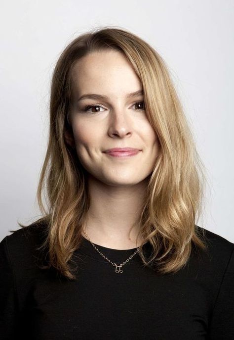 bridgit mendler I like her Bridget Mendler, Nickelodeon Girls, Bridgit Mendler, Good Luck Charlie, Vanessa Williams, Inspiring Women, Brigitte Bardot, Famous Faces, Celebrity Hairstyles