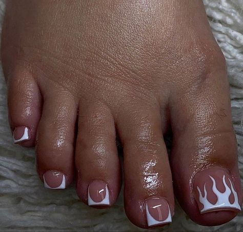 Male Pedicure Ideas, Toe Nail Designs For Summer 2024, Nail Colors Pedicure, Pedicure Styles, Chic Pedicure, Pedicure Trends, Toe Nail Colors, Acrylic Nails Yellow, Colors For 2024