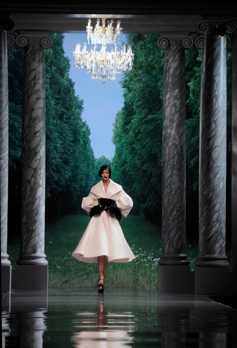 Remembering Michael Howells, the Fellini of the Fashion Show Dior Editorial, Michaela Kocianova, 2008 Runway, Mode Editorials, Dior Collection, Random Fashion, Christian Dior Haute Couture, Dior Haute Couture, Christian Dior Couture