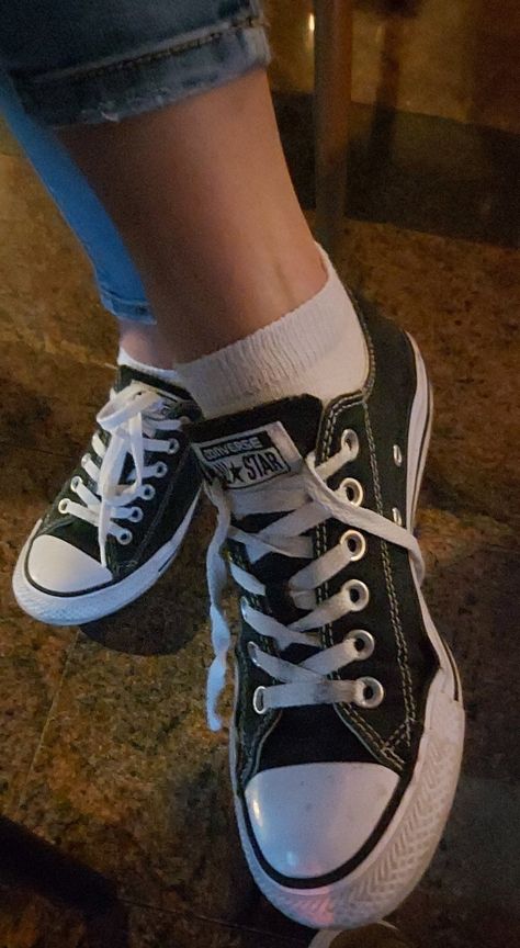 ♥️ Converse Aesthetic, Basket Vintage, Girls Converse, Diy Fashion Hacks, Dance Workout Videos, Black Converse, Socks Sneakers, Outfits With Converse, Sneakers Men Fashion