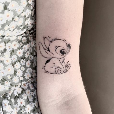 Disney Stitch Tattoo, Lilo And Stitch Tattoo, 10 Tattoo, Stitch Tattoo, Tattoo Feminina, Cartoon Tattoos, Best Tattoo Designs, Dream Tattoos, Disney Tattoos