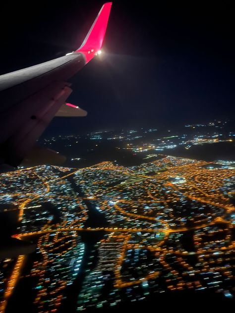 #capetown #travel #fly #aeroplane #pretty #aesthetic #lights Fly Girl Aesthetic Wallpaper, Fly Girl Wallpaper, Travel Aesthetic Pictures, Fly Girl Aesthetic, Chill Pictures, Trips Aesthetic, Fly Shi Only, Flying Aesthetic, Jay Aesthetic