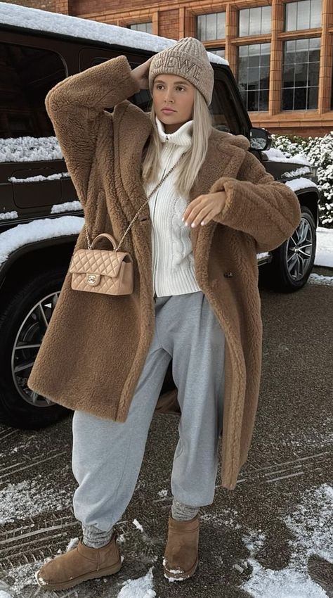 Tommy Fury, Winter Vacation Outfits, Winter Outfits Aesthetic, Getting Bored, Classy Winter Outfits, Chic Winter Outfits, Snow Days, Winter Fashion Outfits Casual, Easy Winter Outfit